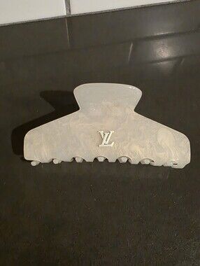 Pearlized Ivory Marble Hair Claw Clip